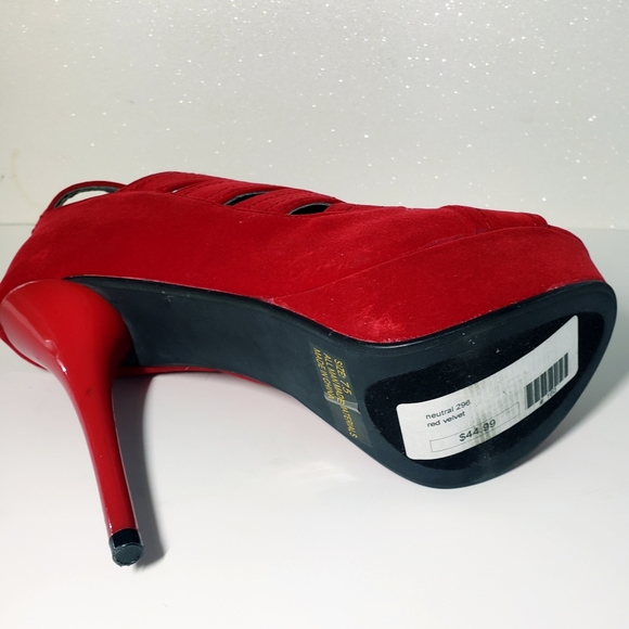 QUPID Womens Stiletto Red Suede Strappy Shoes Peep Toe Platforms Sz 6 NIB - Picture 2 of 9